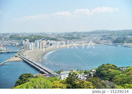 片瀬東浜海水浴場と江ノ島弁天橋 15239214