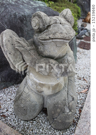カメレオンの石像 15239660