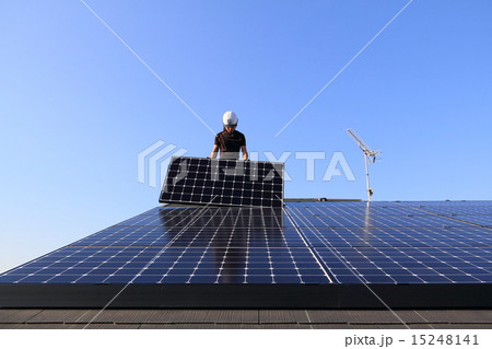 青空の下の太陽光発電システム　Solar power under the blue sky 15248141