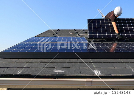 青空の下の太陽光発電システム　Solar power under the blue sky 15248148