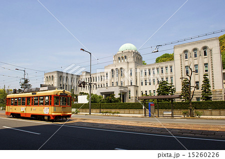 愛媛県庁と路面電車 15260226