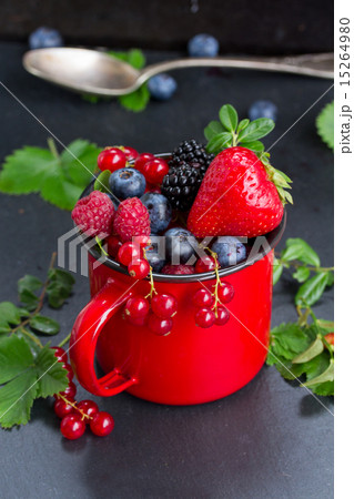 set of  fresh berries 15264980