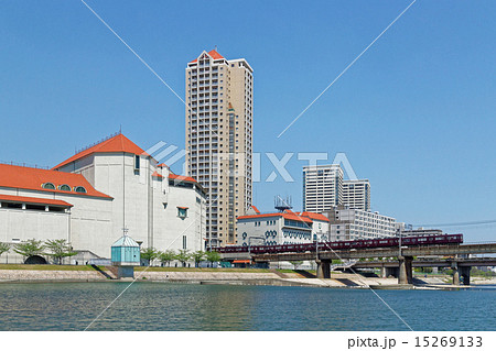 武庫川と宝塚大劇場 15269133