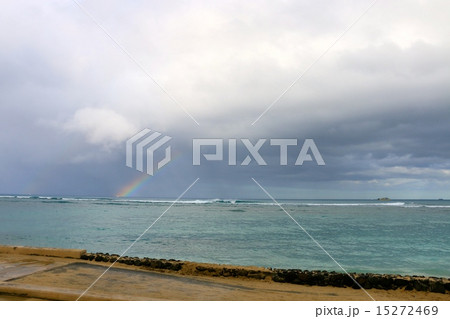 ハワイの海と虹 15272469