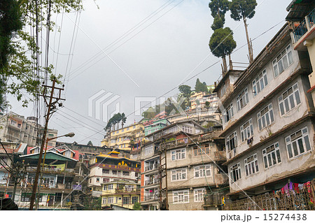 インド ダージリンの町並みの写真素材