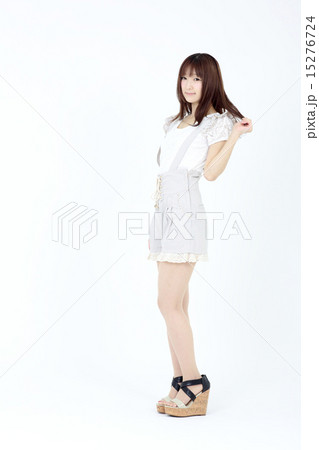 若い女性　ファッション 15276724