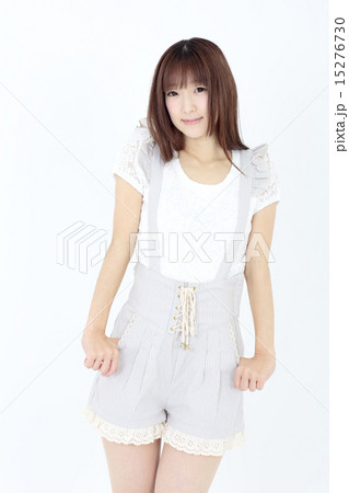 若い女性　ファッション 15276730