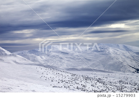 Winter mountains and gray sky 15279903