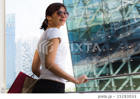 Women shopping in Singapore mall 15283033