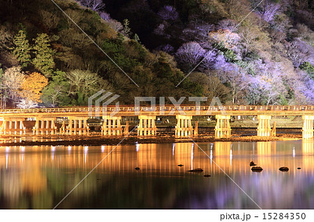 12月京都 嵐山渡月橋ライトアップ 嵐山花灯路 の写真素材