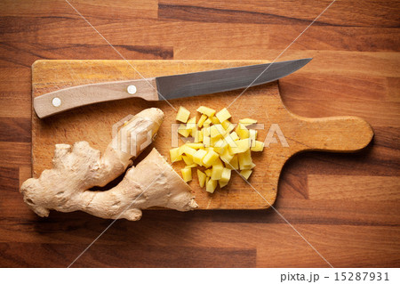 sliced ​​ginger root 15287931