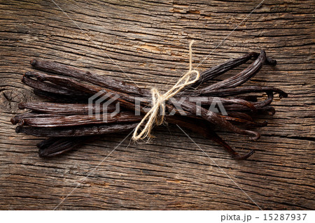 tied vanilla pods 15287937