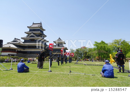 信州　国宝松本城　古流砲術演武風景 15288547