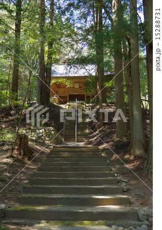 信州安曇野 満願寺 参道から仁王門 信州安曇野 満願寺 参道から仁王門 15288731