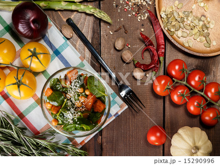 ripe salad 15290996