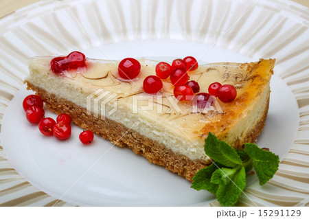 Cheesecake with berries and mint Cheesecake with berries and mint 15291129