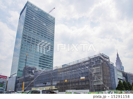 建設中の新宿駅新南口のバスタ新宿とJR新宿ミライナタワー 建設中の新宿駅新南口のバスタ新宿とJR新宿ミライナタワー 15291158