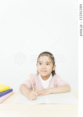 勉強する女の子 15291384