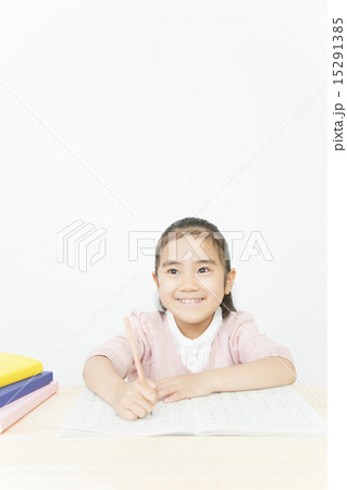 勉強する女の子 15291385
