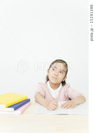 勉強する女の子 15291386