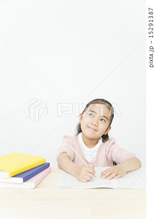 勉強する女の子 15291387