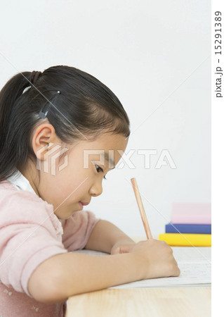 勉強する女の子 勉強する女の子 15291389