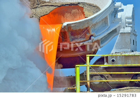 steel is poured into the slag dump 15291783