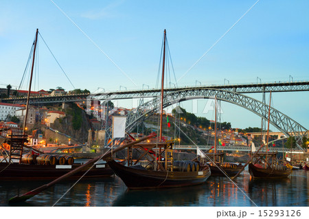 Night scene of Porto, Portugal 15293126
