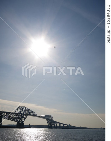 ゲートブリッジ　太陽と飛行機 15294331