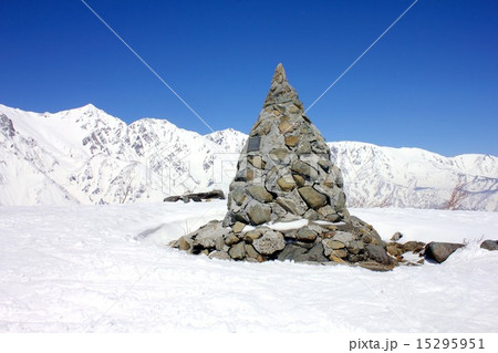 信州長野白馬村の八方尾根第一ケルンから望む快晴の白馬三山 15295951