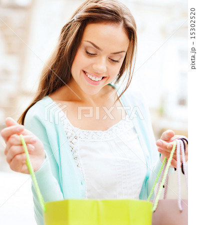 woman with shopping bags in ctiy 15302520