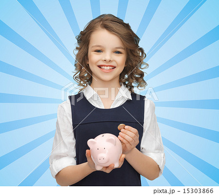 happy girl holding piggy bank and coin 15303866