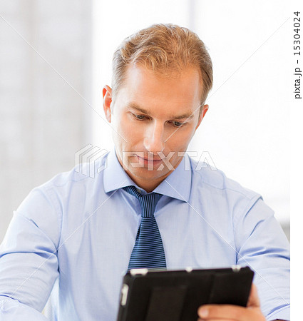 businessman with tablet pc in office 15304024