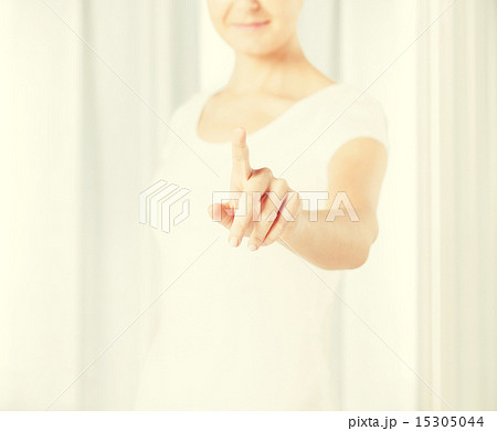 woman with finger up 15305044