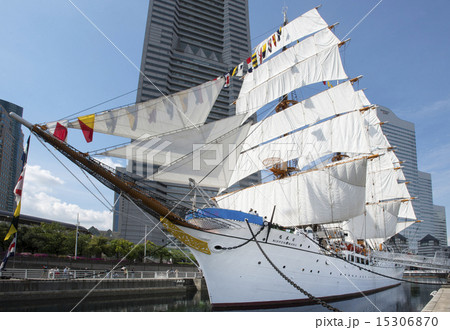 帆船日本丸の総帆展帆・満船飾 15306870