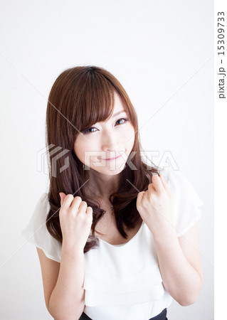 セミロングヘアの女性 セミロングヘアの女性 15309733