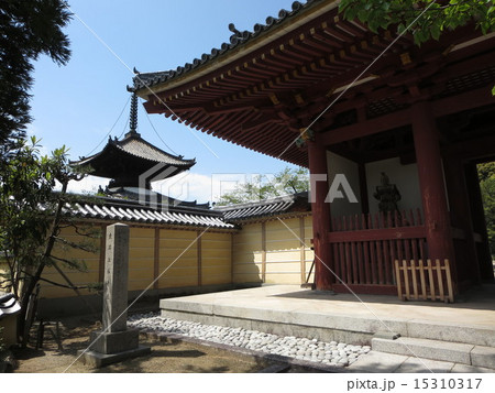 仁王門と二重の塔 仁王門と二重の塔 15310317