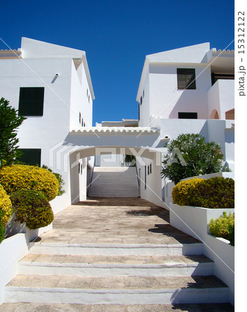 The passage between the two houses 15312122