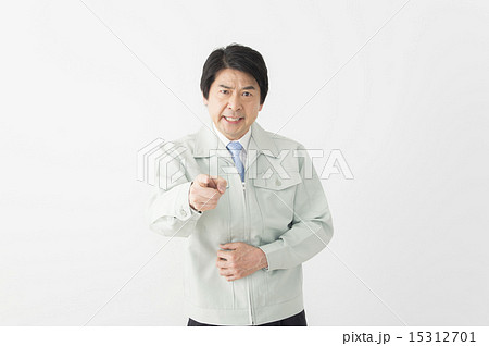 怒鳴り散らす ミドル作業員 怒鳴り散らす ミドル作業員 15312701