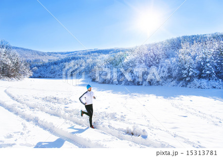 Man jogging in winter nature Man jogging in winter nature 15313781
