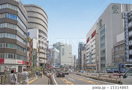 甲州街道と新宿四丁目交差点（東京都新宿区） 15314865