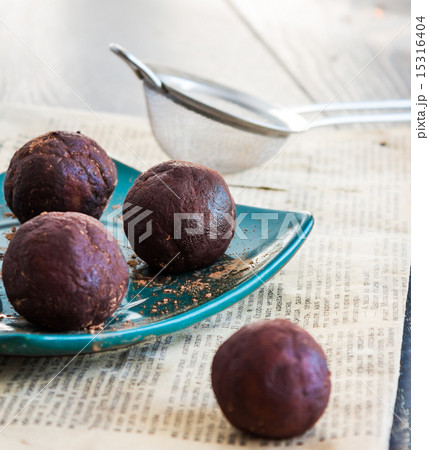 lentil candies with chocolate truffle, healthy  15316404
