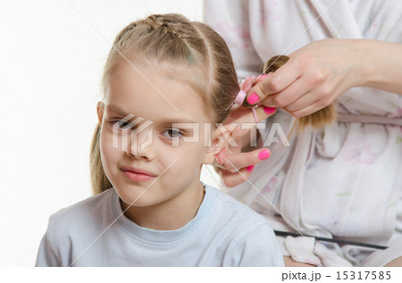 Mom braids tails daughter Mom braids tails daughter 15317585