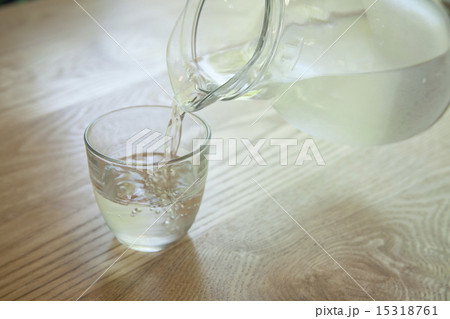 カフェのテーブルイメージ カフェのテーブルイメージ 15318761