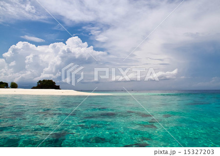 Beautiful of Shallow tropical water sandy beach Beautiful of Shallow tropical water sandy beach 15327203