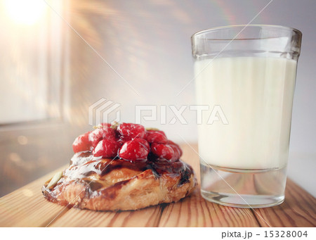 Breakfast Cake milk window 15328004