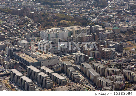 横浜市営地下鉄センター北駅付近を空撮 15385094