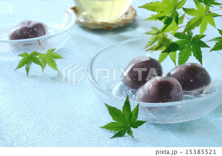 夏の和菓子・くず餅と冷茶 15385521