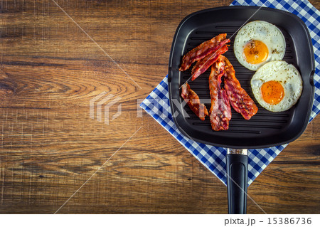 Ham and Egg. Bacon and Egg. Salted egg and sprinkl 15386736