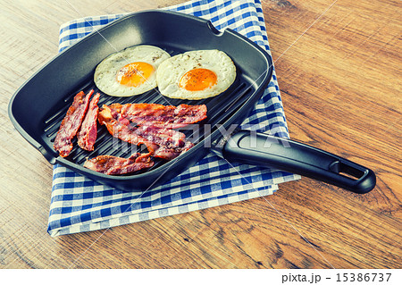 Ham and Egg. Bacon and Egg. Salted egg and sprinkl 15386737